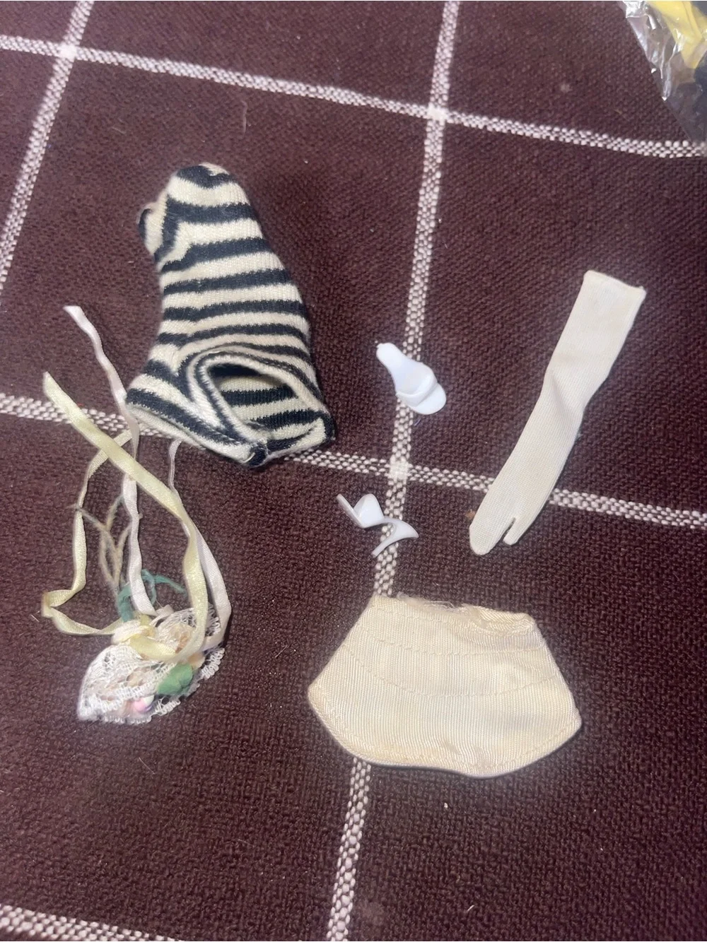 Vintage Mattel 1963 Barbie and Midge Doll Case with Dolls and Outfits